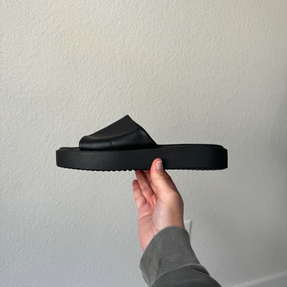 Dolce Vita black leather slides - Picture 2 of 7